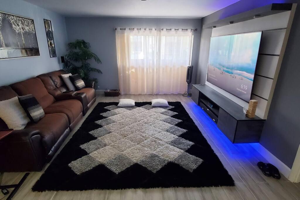 Fully Furnished, Beautiful, Spacious Two Bedroom Condo Lauderhill Extérieur photo