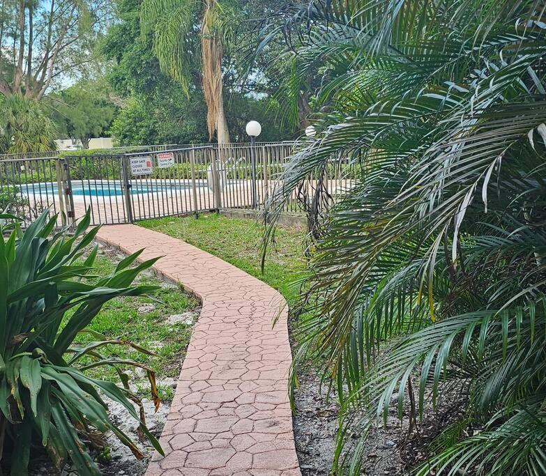 Fully Furnished, Beautiful, Spacious Two Bedroom Condo Lauderhill Extérieur photo