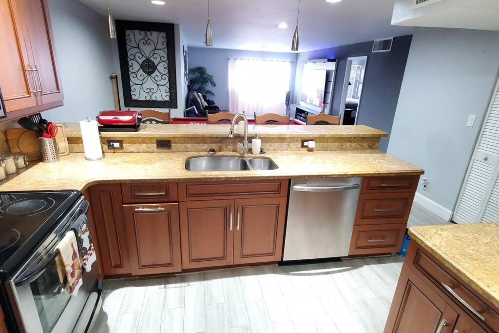Fully Furnished, Beautiful, Spacious Two Bedroom Condo Lauderhill Extérieur photo